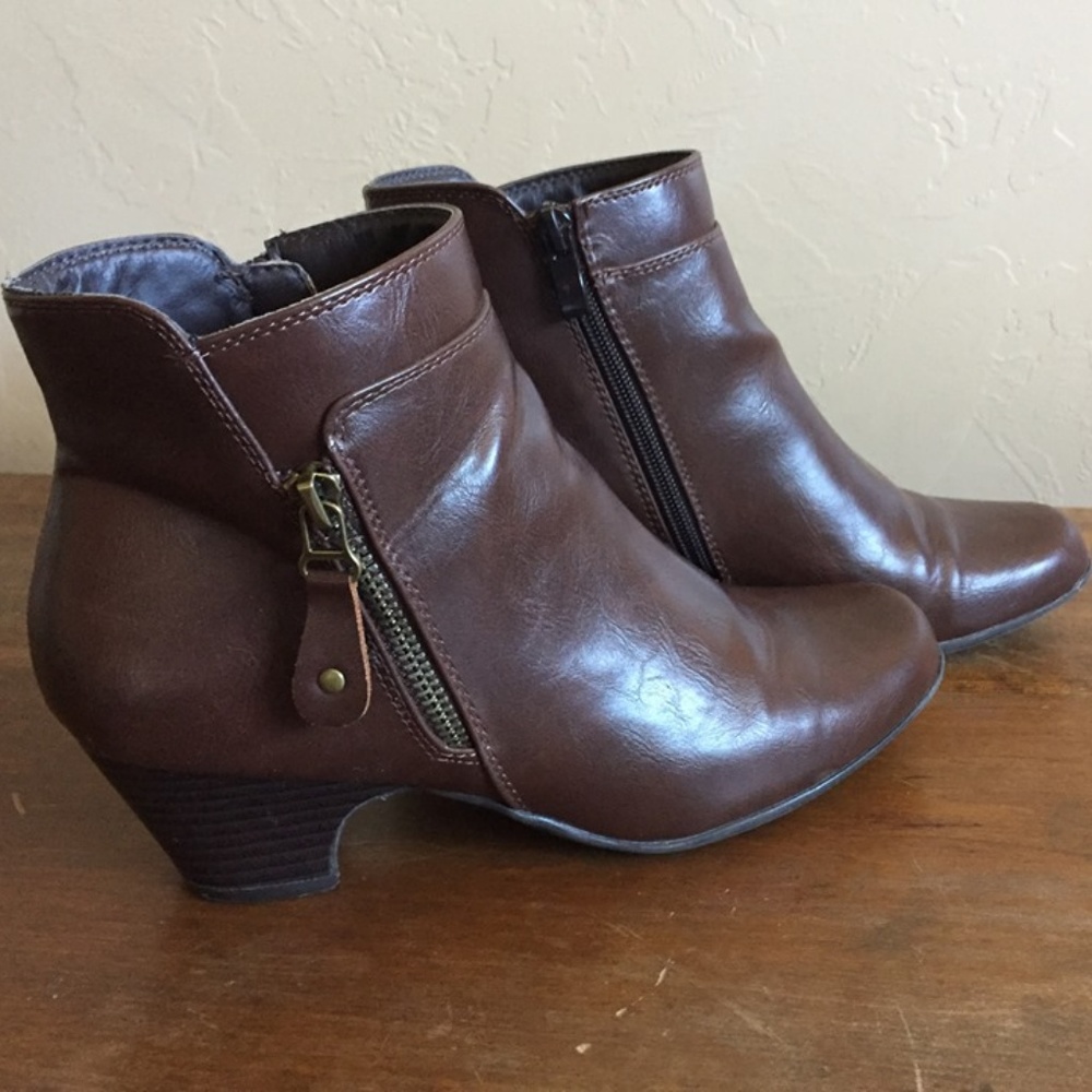 Women's Size 8 Brown Zip Up Bootie